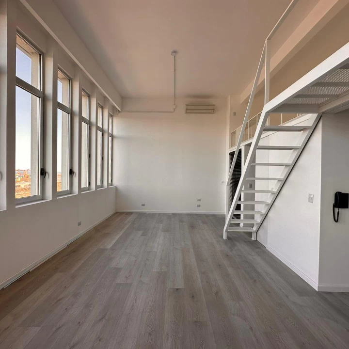 Loft a estrenar con cochera y entrepiso, vista al rio. Distrito Quartier, Retiro.