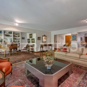 Departamento de 3 dormitorios con 2 cocheras en Recoleta en venta