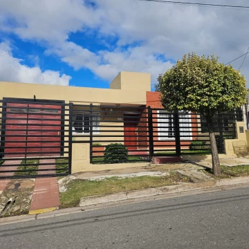 Casa en venta en  Altos de La Calera