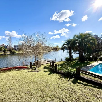 Venta Casa sobre laguna  Castores Nordelta tigre