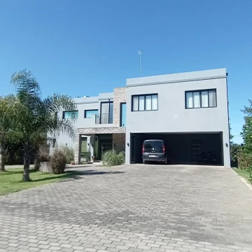 Casa en venta en Barrio San Matias - Piscina - 6 ambientes