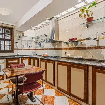 Venta Casa Lote Propio Remodelada en Flores