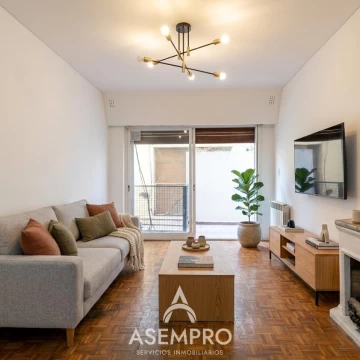 Departamento tres ambientes con balcon en venta en Balvanera