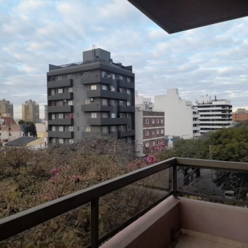 Departamento de 1 dormitorio con balcón y renta vigente en Alto Alberdi