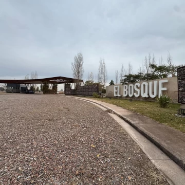 Lote en venta en Barrio Privado El Bosque, Rodeo del Medio, Maipú | Esquina, doble frente, seguridad y gran potencial de inversión