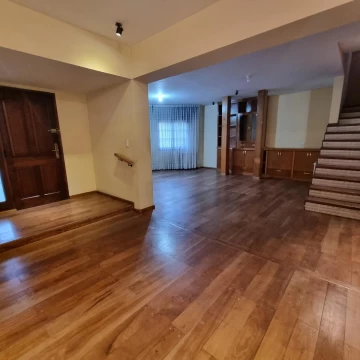 Casa en  venta de 5 dormitorios en Alto Alberdi - Pileta!
