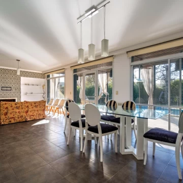 VENTA/PERMUTA Casa 3 Dormitorios Y pileta - Funes Hills Cadaques