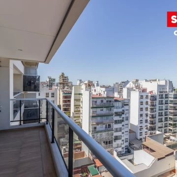 Departamento en  venta de 3 ambientes con balcón piso 8 cochera descubierta