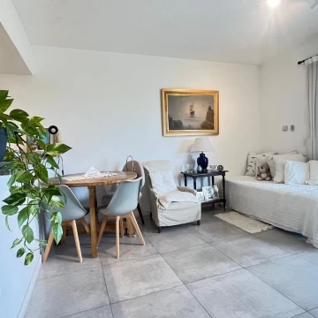 Departamento en Venta 1 dormitorio con balcón y laguna