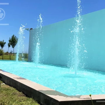 HERMOSO LOTE CON FONDO LAGUNA DE 1100 M2 EN CLUBU DE CAMPO LA ENRIQUETA!
