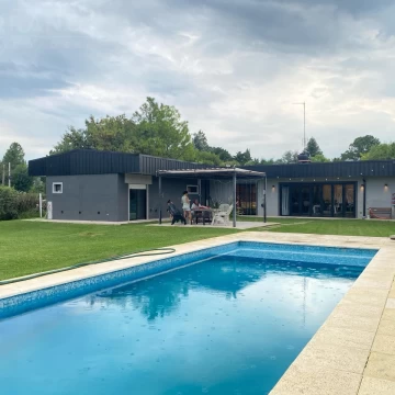 Casa en Venta de 4 ambientes sobre Lote de 969 m2 y pileta. Parque Sakura. Exaltacion de la Cruz