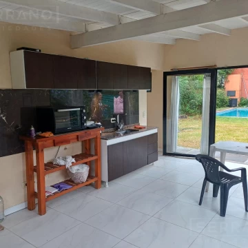 GZA. Venta. Casa 3 ambientes con pileta en terreno de 300m2. Barrio De Vicenzo, Pilar