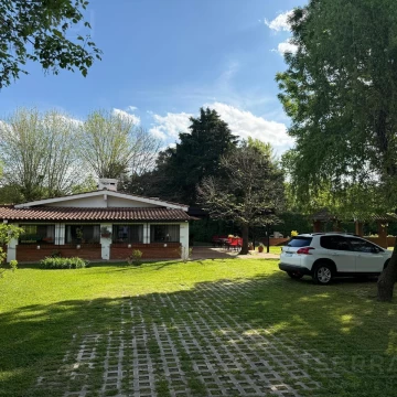Venta casa 6 ambientes sobre terreno de 2.142 m2. Parque Sakura. Exaltacion de la Cruz