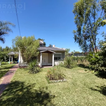 Venta casa 4 ambientes en Barrio Parque Sakura, Exaltación de la Cruz