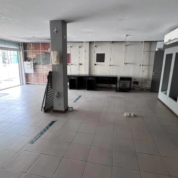 LOCAL con OFICINAS y DEPÓSITO, muy FÁCIL ACCESO - General PAz - Pueyrredón