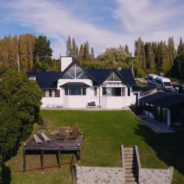 Casa con Jardin y PIleta en venta - Con salida al lago - Bariloche