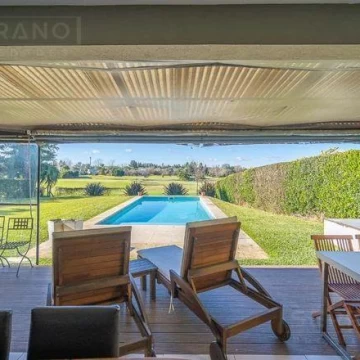 Casa en venta al golf en San Isidro Labrador 