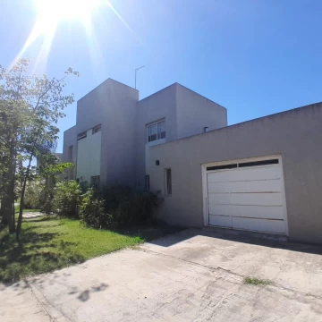 Casa en Venta a la Laguna en Cantón - Norte