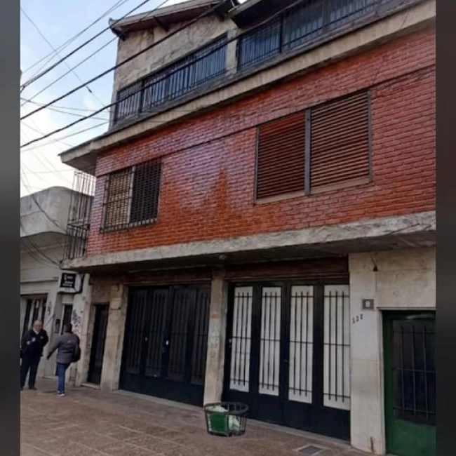 Edificio Comercial Vivienda con locales de 300M2