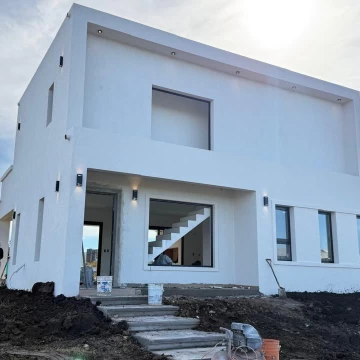 Casa en venta de 3 dorm   estudio en Sta Sofia Pilar del Este