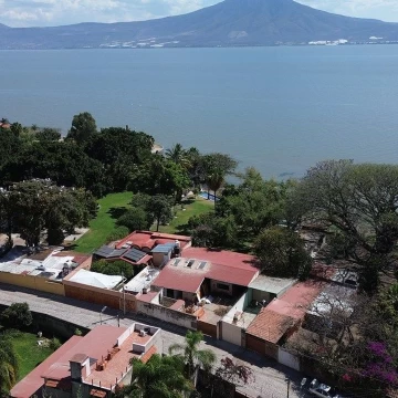 Casa en venta en San Juan Cosalá para remodelar