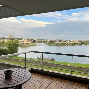 Venta Departamento 2 ambientes con vista al agua en  QBay Golf, Nordelta