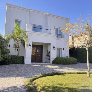 Venta Casa de 3 dormitorios, suite, dependencias, Barrio Los Lagos, Nordelta