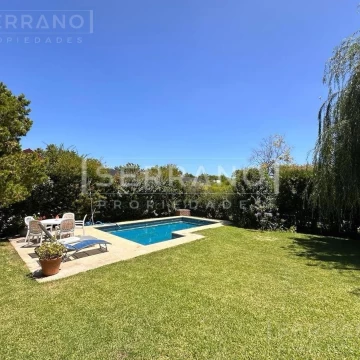 Venta casa 4 ambientes en La Delfina, Pilar. Apta Crédito.