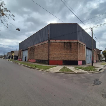 Alquiler galpón en esquina 650 m2 - Rosario
