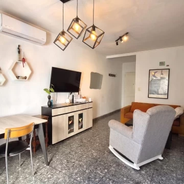 PH 5 ambientes, 3 dormitorios, living, lavadero, patio, parrilla y cochera (Parque Avellaneda)