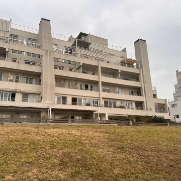 Departamento en Vila Vela PB con Jardín