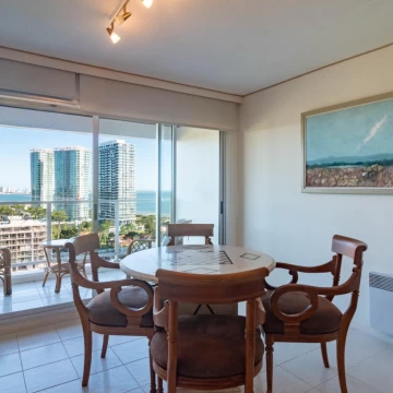 Oportunidad Piso Alto de 4 Dormitorios en Venta, Playa Mansa, Punta del Este