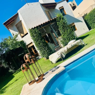 CASA EN VENTA BARRIO LOS CEREZOS CON TOUR VIRTUAL