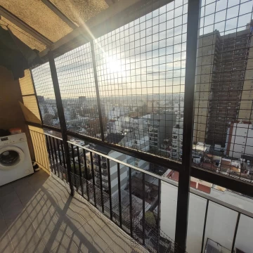 DEPARTAMENTO EN VENTA 4 AMBIENTES CON BALCON MUY LUMINOSO- PERMUTA .