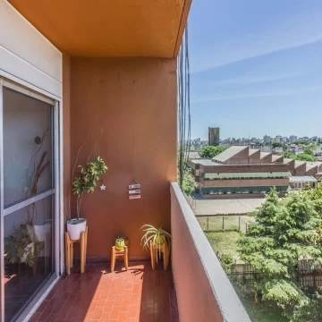 VENTA - DEPARTAMENTO 4 AMBIENTES - BALCÓN - FLORES