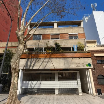 PH en venta de 3 ambientes con patio y terraza privada