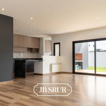 Casa en venta de 3 dormitorios en Barrio Distrito Sur