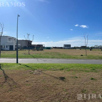 Terreno en Puertos del Lago - BARRIO AMARRAS