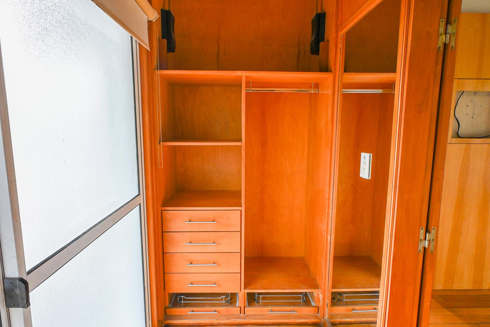 Vestidor con salida a balcón
