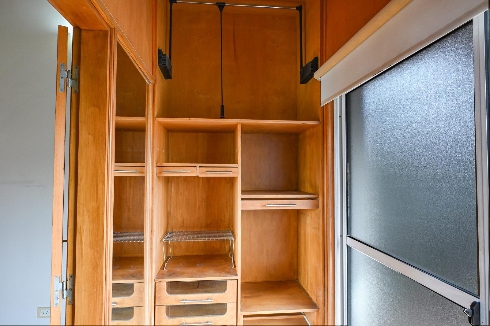 Vestidor con salida a balcón
