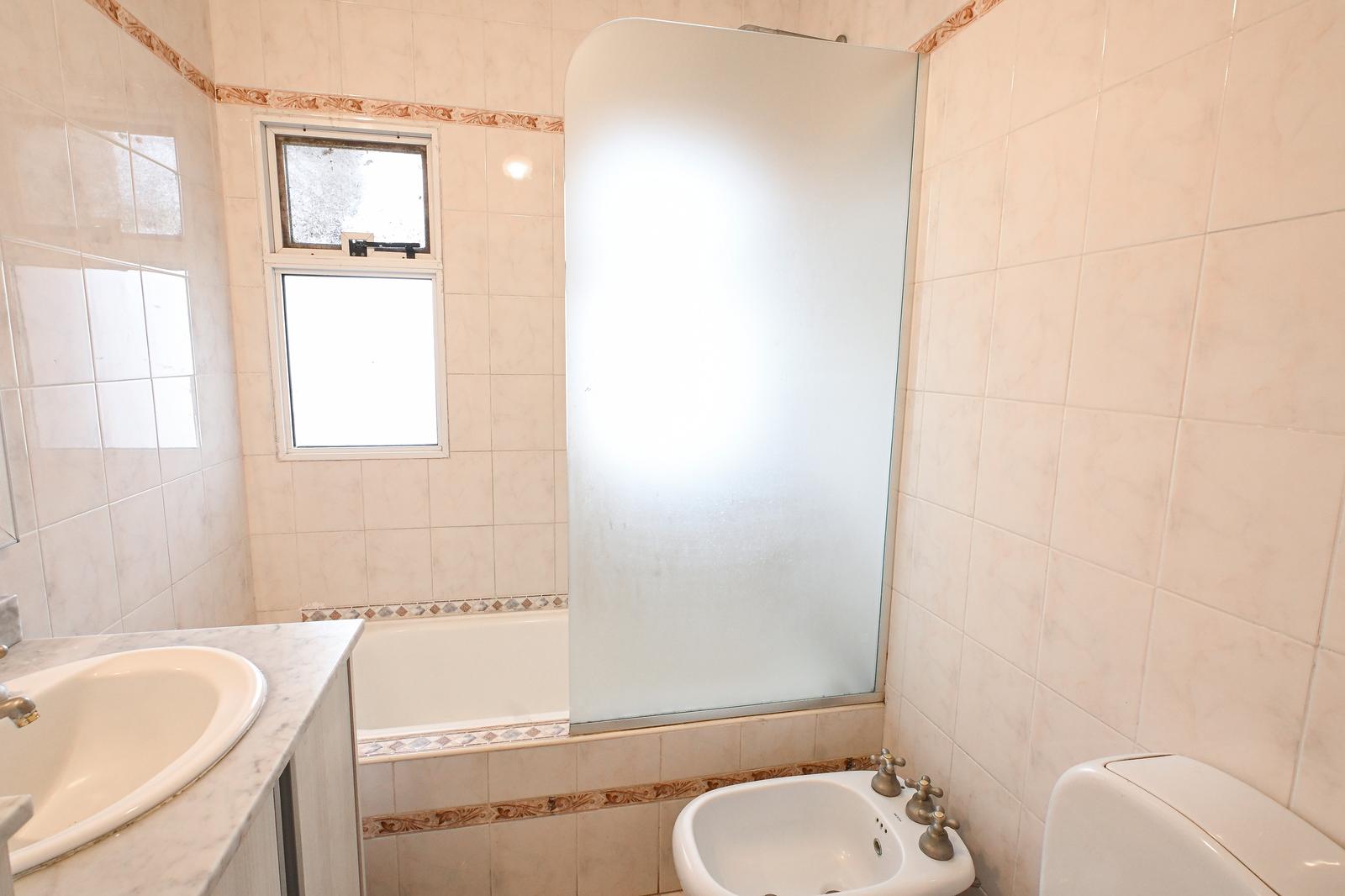 Baño completo planta alta