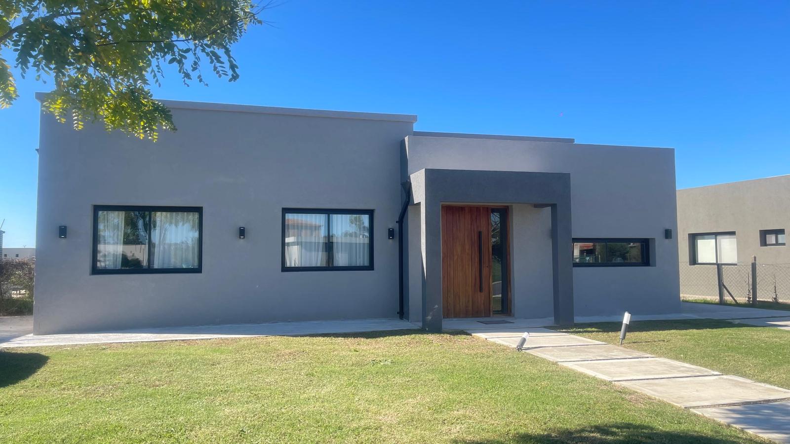 Casa a la venta en San Sebastian - Principal