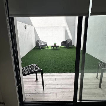 VENTA DEPARTAMENTO MONOAMBIENTE CON JARDIN Y TERRAZA CON PARRILLA