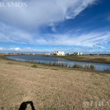 Terreno en Puertos del Lago - BARRIO AMARRAS
