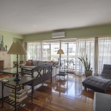 Piso en Venta La Isla - 4 dormitorios con cochera - Exclusividad en el corazón de Recoleta.