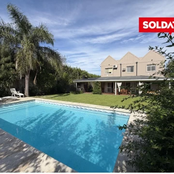 Casa en venta en La Masia -  4 dormitorios  - pileta - apto credito