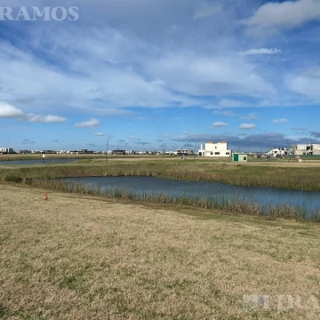 Terreno en Puertos del Lago - BARRIO AMARRAS