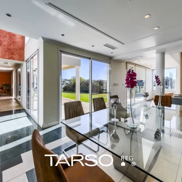 Casa en venta de 4 dormitorios, fondo golf en  Lomas de la Carolina