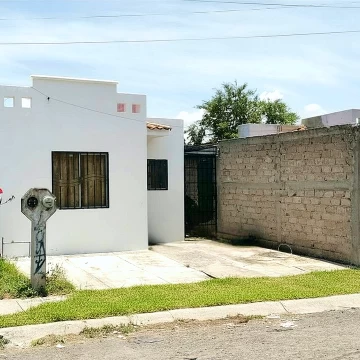 Casa Remodelada en Venta en Hacienda Santa Fe