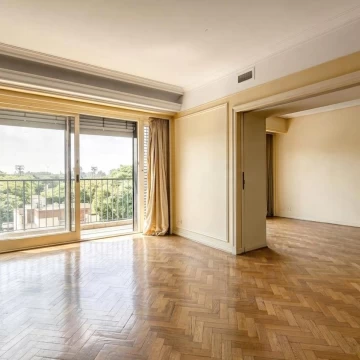 Venta en Belgrano - 6 Ambientes con dependencia- Cochera  - Semipiso con vista al verde
